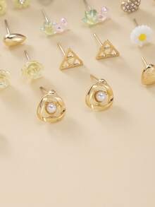 30 pares de pendientes de perla falsa de metal y resina con diseños de corazón, oso, rhinestone y margarita. Conjunto de pendientes de moda casual para mujer