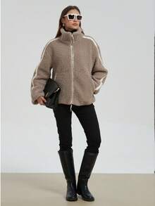 Neue Herbst/Winter Damen Oversized Teddy Mantel - Lässiger Schnitt fällt groß aus, empfehlen Sie eine Nummer kleiner für besseren Sitz, Retro Streetstyle Plüsch Oberbekleidung mit Stehkragen und Seitenstreifen - Kaffeebraun - Übersicht 9