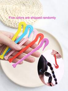 4件套优雅美发造型工具套装，适合女性使用，包含弹力发圈、法式编发器、鱼骨马尾扭辫器、DIY发型设计工具、编发环工具，适用于日常、休闲、运动、派对、通勤、度假、化妆、伴娘、婚礼等各种场合，是母亲节、毕业季、圣诞节、新年等节日的理想礼物，也是理发店美容旅行必备的护发产品、护发用品和发饰。 - 多樣化 - 查看 3