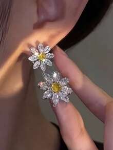 1 Pair Luxury Rhinestone Sunflower Earrings, Fashion Versatile Accessory For Women