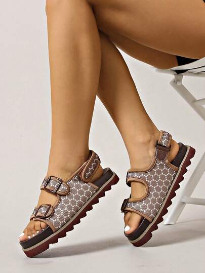 1 par de sandálias femininas de sola grossa com , estilo verão, sandálias esportivas abertas de tecido marrom, sandálias leves e modernas com fivela para áreas externas, tamanho pequeno por um