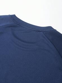 1pc Men's Autumn/Winter Sports T-Shirt, Reflective Trim Design, Long Sleeve Casual Round Neck T-Shirt, Outdoor Fitness Activewear, Soccer Grid Polyester Knit Fabric - Lightweight, Soft, Comfortable, Suitable For Layering, Gym Workout, Outdoor Running, Cycling, Fishing, Basketball And Household Activities