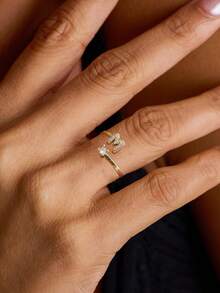 This Is A Stylish And Simple Asymmetrical Copper A-Z Ring With An Adjustable Opening And 26 English Initials For Women. It Is Suitable For Daily Wear And Casual Entertainment. It Is A Gift For Friends And Couples At Festivals And Gatherings!