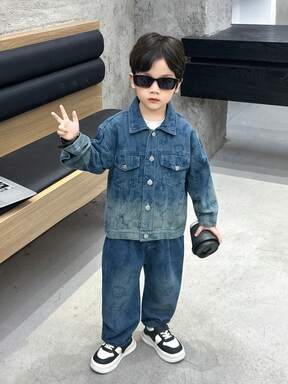 مجموعة بقطعتين من جاكيت جينز فضفاضة وبنطال جينز للأولاد، مناسبة للارتداء اليومي والمدرسة والخارج في فصل الخريف