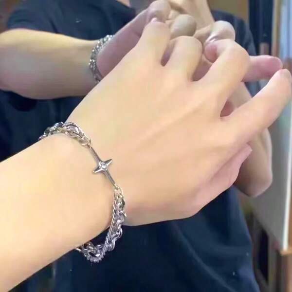 1 pièce Bracelet de style hip-hop de luxe à double couche avec incrustation de strass en forme de croix. Polyvalent pour un port quotidien, convient aux hommes et aux femmes, pour le travail, les fêtes, les festivals de musique