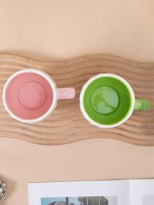 1 pieza Taza de cerámica creativa con diseño de fútbol en colores contrastantes, taza de café asimétrica, adecuada para restaurante, desayuno, té de la tarde, regalo, vaso de agua