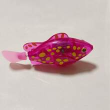 Đồ chơi bể bơi cho trẻ em, cá điện tử chơi trong phòng tắm, cá nhỏ biết bơi có đèn cảm biến, trang trí bể cá, cá cảnh mô phỏng sống động như thật. Nếu cá không bơi khi thả vào nước, hãy nhẹ nhàng kéo và lắc đuôi để cá bơi trở lại. - Nhiều màu - Xem 17