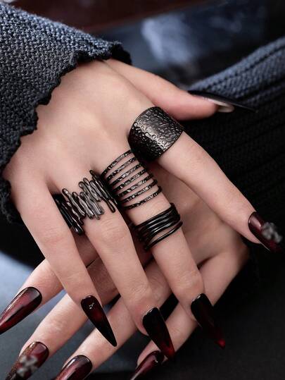 Bộ 4 chiếc nhẫn thép không gỉ kiểu Gothic với họa tiết búa gõ, thích hợp làm đồ trang trí Halloween hoặc quà tặng cho nữ.