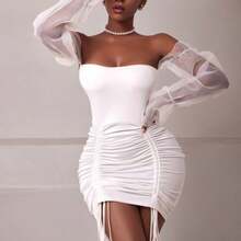 Vestido corto ajustado y elegante para mujer, con hombros descubiertos, mangas de obispo transparentes, dobladillo fruncido y delicados cordones. - Blanco - Ver 2