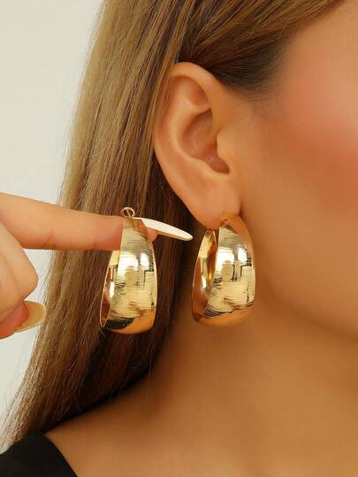 1 Pair Fashionable Exaggerated Metal C-Shaped Hoop Earrings, Suitable For Women's Daily Commute, Party And Banquet Wear
