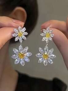 1 Pair Luxury Rhinestone Sunflower Earrings, Fashion Versatile Accessory For Women