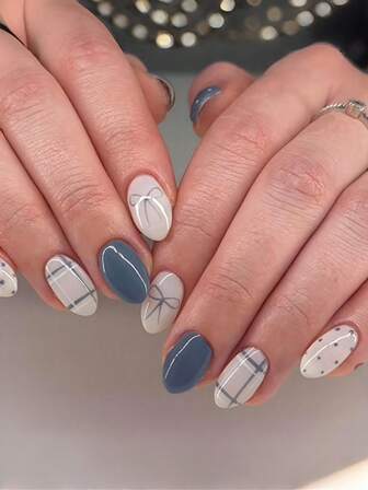 24 piezas por set de uñas postizas cortas adorables y delicadas con patrón de lunares y moño ovalado en gris nebuloso. Adecuado para chicas atrevidas, damas de oficina, reuniones, citas, uso diario y fiestas.