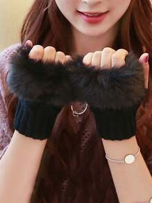 زوج من قفازات نسائية قصيرة مصنوعة من الأصابع بأساور فرو ناعمة، قفازات شاشة تعمل باللمس دافئة وأنيقة للخريف/الشتاء عيد الميلاد عطلة الشتاء ملابس نسائية + أدوات الشتاء + قفازات الدب + عيد الميلاد