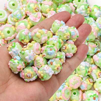 10颗15毫米绿色系列清新治愈手绘树脂珠，星星/花朵/泰迪熊/蜜蜂图案散珠，适合制作手工礼品、DIY手链、项链、钥匙扣、手机挂饰、包包配件和创意手工艺品。