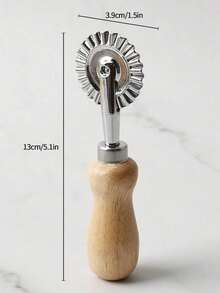 1 pieza Cortador de masa con mango de madera natural, hoja de acero inoxidable - Afilado y antiadherente para masa de pan/pizza/empanadillas, ligero para hornear en Navidad 2025, ideal para panaderos caseros y preparación festiva