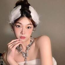 Halloween White Pearl Ostrich Hair Clips 2 Pieces White Swan Feather Hair Pins For Women Girls Bride Wedding Engagement Birthday Christmas Valentine Stage Performance