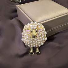 1 szt. Modna broszka ze stopu ze sztucznej perły w kształcie uroczej złotej owcy, idealna jako dodatek do stroju na imprezę świąteczną dla kobiet