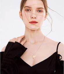 Colares com pingentes femininos