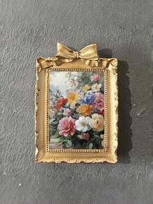 Un elegante marco de fotos de resina con detalles en relieve, pulido en oro, exhibición de una sola foto, orientación vertical, soporte de escritorio, diseño único de lazo, ranura única, forma rectangular - ¡Perfecto regalo de decoración para el hogar y la oficina! - Multicolor - Ver 2