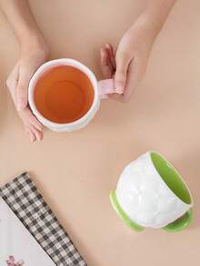 1 pieza Taza de cerámica creativa con diseño de fútbol en colores contrastantes, taza de café asimétrica, adecuada para restaurante, desayuno, té de la tarde, regalo, vaso de agua