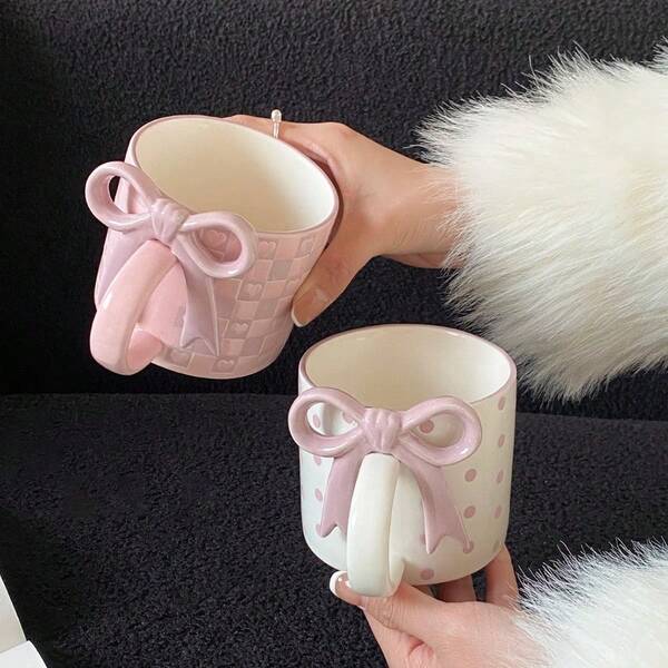1pc, Wave Point Love Bow Ceramic Mug, Creative Bow Handle Design Checkerboard Pattern Mug Coffee Cup, Suitable For Home Decoration, Daily Drinking Water, Breakfast Milk, Afternoon Tea Coffee, Coffee Shop Latte Flower Cup