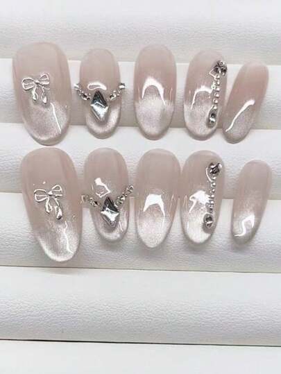 10 miếng dán móng tay hình oval thủ công, thiết kế nơ cổ kiểu mắt mèo ombre màu hồng nude. Tối giản và thời trang, có thể tháo rời và tái sử dụng, phù hợp với mọi phong cách của các cô gái.