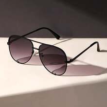 A Pair Of Retro Double-Bridge Geometric Frame Fashion Glasses Is An Ideal Gift For Everyday Use And Also Suitable For Gifting To Friends And Relatives.Casual Wear, Fashion Accessories, Vintage Design, Nostalgic Aesthetics, Comfortable To Wear, High-Quality Lenses - One Piece - Black Border With Double Gray Film - View 8
