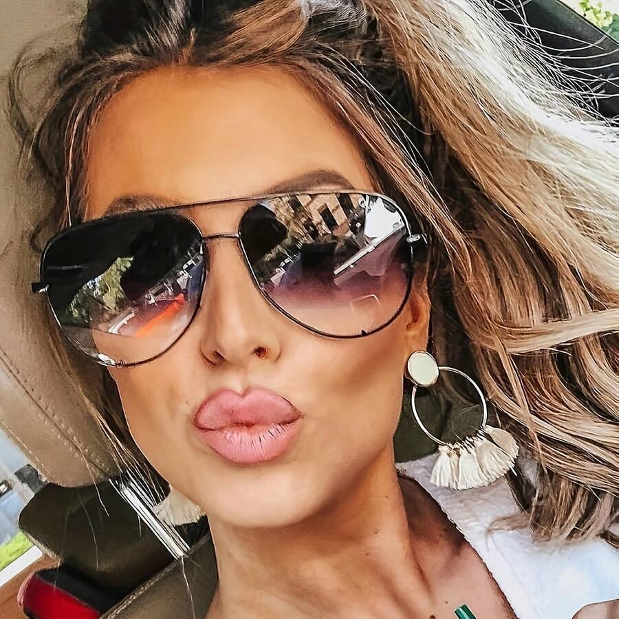 A Pair Of Retro Double-Bridge Geometric Frame Fashion Glasses Is An Ideal Gift For Everyday Use And Also Suitable For Gifting To Friends And Relatives.Casual Wear, Fashion Accessories, Vintage Design, Nostalgic Aesthetics, Comfortable To Wear, High-Quality Lenses - One Piece - Black Border With Double Gray Film - View 1