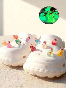 12 PIEZAS Decoración navideña para zapatos, decoración de zapatos que brillan en la oscuridad, encantos de pato para zapatos, encantos de decoración navideña para sandalias y zapatillas, decoración de zapatos linda para zapatos de mujer, regalo especial de Navidad para familias y amigos, idea de regalo en la moda de zapatos - Multicolor - Ver 2