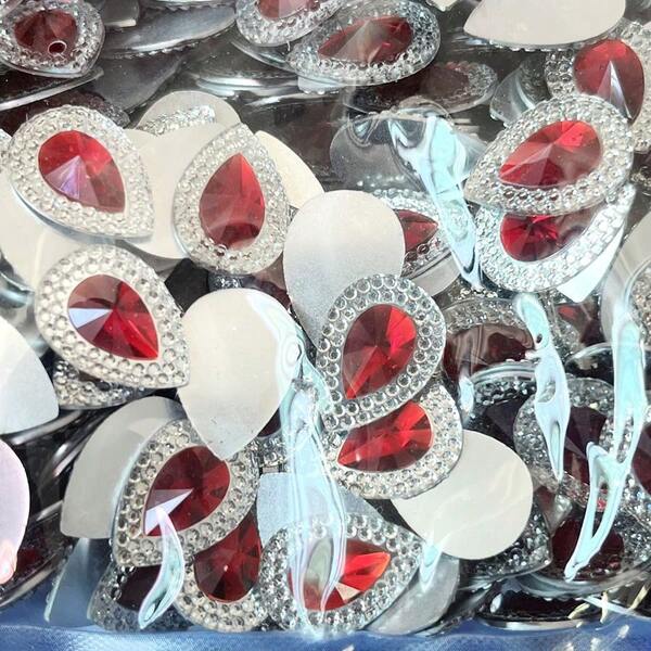 50 Stücke tiefrote/scharlachrote 13*18mm tropfenförmige Harz-Strass mit flachen Rückseiten, geeignet für Schmuckherstellung DIY Dekorationen