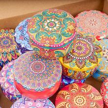 40 Stücke/6 Sets Geschenk-Kerzengießsets mit 2,5 Oz Metalldosen - beinhaltet 6 leere Behälter, 6 Ständer, 10 Kerzendochte und 20 doppelseitige Klebevorrichtungen - perfekt für Anfänger und Enthusiasten! Ideal für Weihnachten, Halloween und Feiertagsgeschenke [Wachsformenmaterial] - Verschiedenfarbig - Übersicht 6