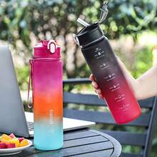 1 Stück 800ml robuste und strapazierfähige Outdoor Sport Lässig Wasserflasche mit Deckel und Strohhalm, Großvolumige Sport Wasserflasche mit Zeit-Volumen Skala, auslaufsichere Gradientenglas Fahrrad Wasserflasche mit Skala - leicht und strapazierfähig, geeignet für Outdoor Sport, Wandern, Fitness und Outdoor Aktivitäten, Klettern, Camping, Radfahren, geeignet als Schulgeschenk, Geburtstagsgeschenk, Halloween, Weihnachtsgeschenk