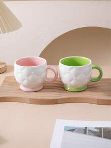 1 pieza Taza de cerámica creativa con diseño de fútbol en colores contrastantes, taza de café asimétrica, adecuada para restaurante, desayuno, té de la tarde, regalo, vaso de agua