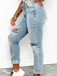 Plus-Size Women's Light Blue Ripped Jeans With A Slanted Waist And Distressed Details. Features Include Ripped Pockets, An Irregular Waist For Everyday Wear, School, Office, Or Travel, Large Distressed Holes, Frayed Edges, A Street-Style Straight Leg, And A Versatile, Casual Look. These Retro-Inspired, Slimming Denim Jeans Are Perfect For A Sexy, Retro Vibe. - 淺色水洗藍 - 查看 4