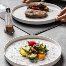 1pc Black Textured Round Steak Plate, With Embossed Hammered Pattern Design, Matte Finish Surface Creates Stable And Artistic Atmosphere, Suitable For Serving Exquisite Dishes Like Steak - Multicolor - View 4