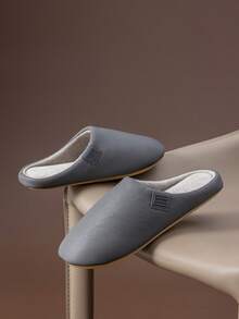 Ciche kapcie unisex, wodoodporna cholewka z imitacji skóry, łatwe do czyszczenia, antypoślizgowa, trwała podeszwa z tworzywa TPR, prosty jednolity kolor z modnym wzorem liter, wygodne, ciche kapcie do sypialni, antypoślizgowe, miękkie, z miękkim dnem - Szary - Zobacz 8