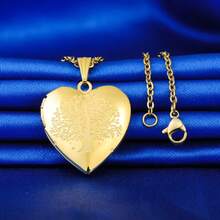 Colares com pingentes femininos