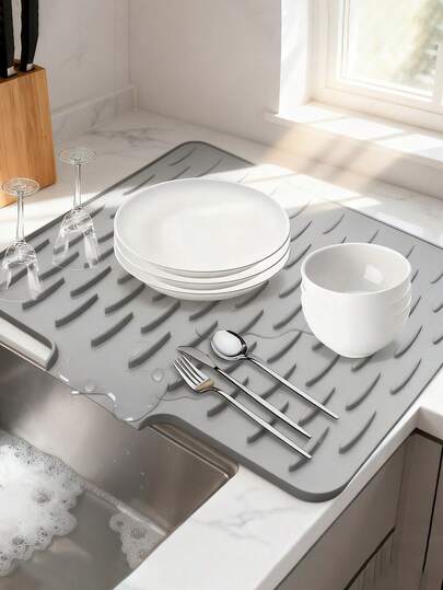 防滑硅胶厨房垫，带沥水槽，速干，适用于水槽或台面，可快速晾干锅碗瓢盆和餐具，重型台面保护垫。厨房台面防滑晾干垫，高效集水，耐热，是完美的圣诞节礼物！