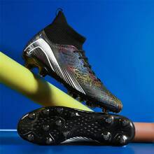 专业FG/HG防滑足球鞋，天然草皮和人造草皮竞速战靴。强力鞋钉提供极致抓地力和爆发力，带来瞬间加速和敏捷性。优质皮革鞋面带来精准的触球感，轻盈设计专为前锋和边锋打造，是球场上终极速度利器。 - 黑色 - 查看 4