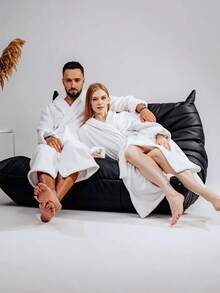 一件男女通用纯色浴袍,酒店浴袍,可作毛巾、浴袍穿着,带帽或翻领,多种颜色可选,适合居家、酒店、浴室、派对、游泳池、野餐等各种场合,四季皆宜,可作浴室装饰、礼品、浴袍、浴室配件、情人节礼物。 - 珊瑚絨浴袍 - 查看 8