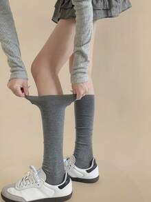 زوج جوارب طويلة سميكة مصنوعة من خليط الصوف