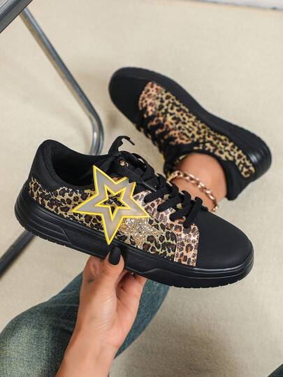 Black Faux Leather Low-Top Casual Skateboard Shoes With Contrasting Brown Leopard Print Elements, Comfortable, Durable, Versatile, Fashionable Street-Style Vintage Women's Shoes. Comes With Detachable Gold Star Ornament, Suitable For Outdoor Activities, Work, Travel, Dates, Commuting, Christmas, New Year Celebrations And Gifting