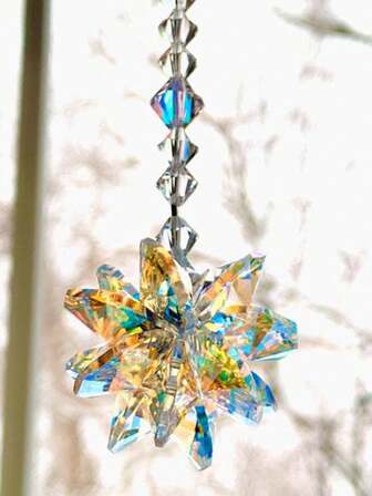 1 قطعة من الكريستال الأبيض المتغير الألوان بشكل نجمة الثلج كتعليقة لمرآة السيارة الخلفية، زخرفة نجمة الثلج معلقة للسيارة