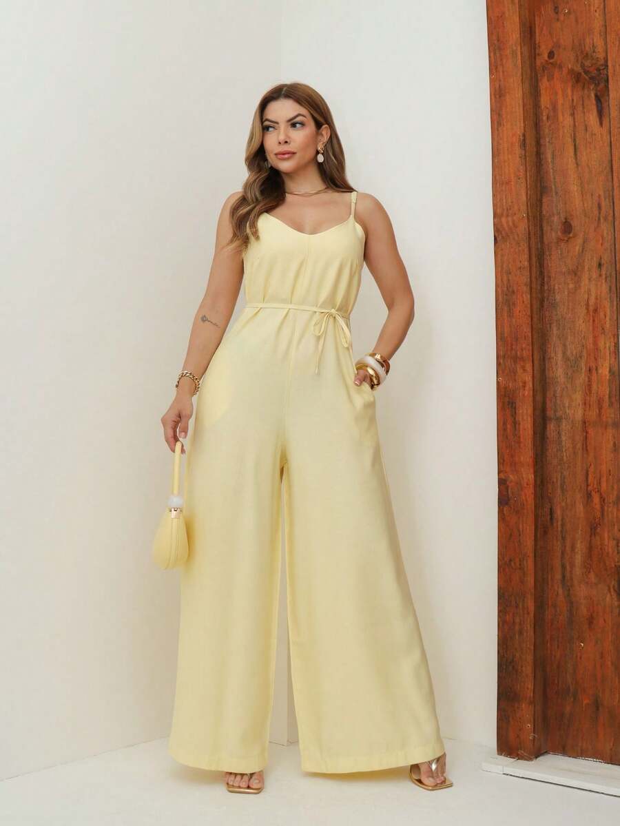 A&DD MODA, REF: Y492 Elegant Women's Jumpsuit With Suspenders, Adjustable Straps And Side Pockets, Casual And Sophisticated Modeling, Uncomplicated And Chic Look, Women's Jumpsuit Tailored For All Occasions, Modern And Comfortable Style - Màu vàng - Xem 1