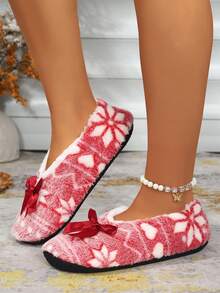 Pantofole invernali da donna con fodera termica spessa, morbide e confortevoli per uso domestico, scarpe calde per interni con suole in tessuto, design a fiocco di neve e cuore, pantofole termiche da interno con cuore in tessuto per l'inverno