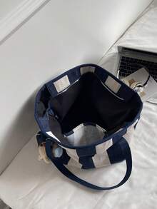 1 pieza Bolso de hombro a rayas para mujer, bolso de tela de gran capacidad con colgante de peluche de dibujos animados, adecuado para ir al trabajo, compras y uso en el campus - Azul - Ver 4