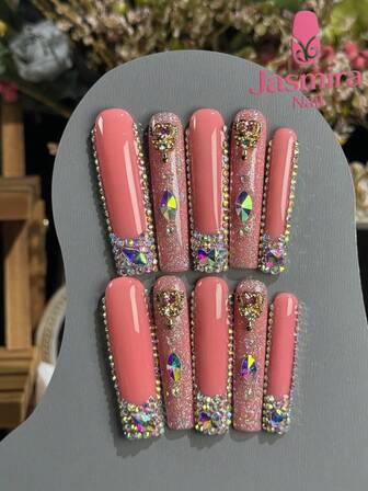 10 Pcs Y2K Full-Coverage Acrylic Super Rectangular Reusable Coffin-Shaped Hand-Pressed Pink Nails With French Tips. Nude Pink Base, Glitter, 3D Alloy Heart Crown Decoration, And Shimmering AB Color Geometric Diamonds. Suitable For Women, Girls, Parties, Dates, Holidays, Birthdays, And DIY Nail Art Supplies.