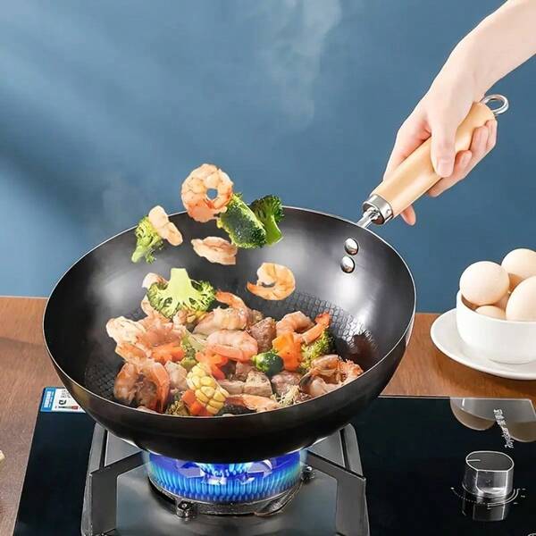 1 Non Stick Cast Iron Wok With Wooden Handle - Heat-Resistant, Multifunctional Wok, High-End Threaded Wok, Extreme Iron Wok, Mini Small Iron Wok, Camping Pot, Induction Cooker Gas Universal Pot, Wok, Flat Bottomed Non Stick Pan Suitable For All Stoves, Perfect For Stir Frying, Frying And Cooking Seafood, Meat And Vegetables, Wok | Ergonomic Handle | Durable Cookware