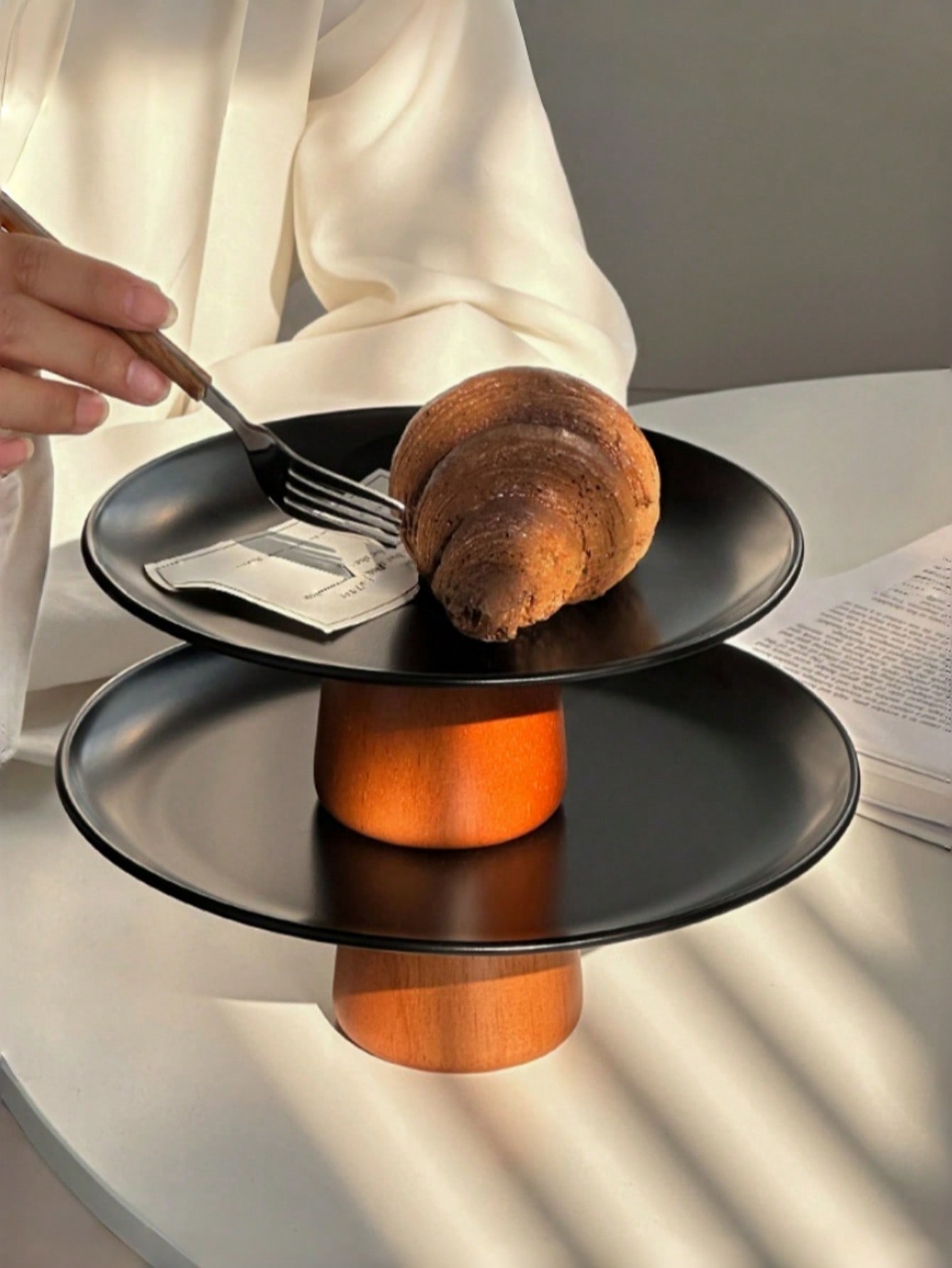 طبق حلوى ذو قاعدة عالية أسود، طبق فاكهة من الفولاذ...