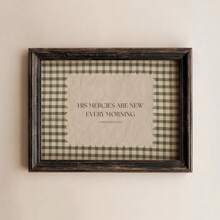 1 件带框/无框新款 Mercies 绿色格子圣经经文帆布海报基督教名言复古墙壁艺术印刷简约美学装饰画适用于公寓、客厅、卧室、现代家居装饰 - 彩色 - 查看 1